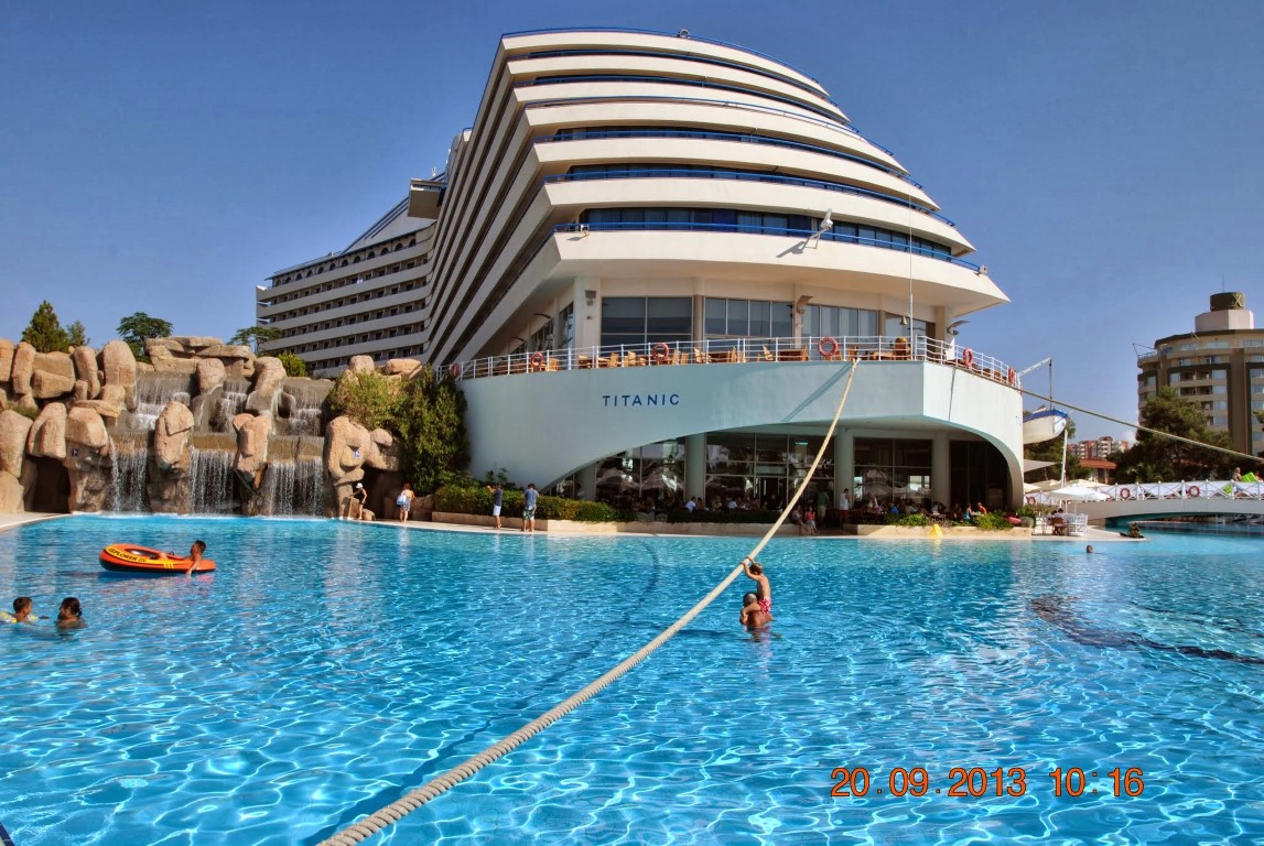 imagini hotel TITANIC LARA